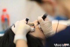 【就爱时尚】爱美人士要警惕！一女子疑似纹眉感染乙肝