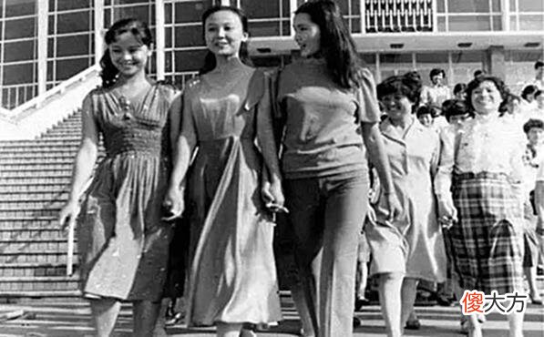 【历史故事】镜头下80年代老照片,图2时光匆匆我们回到过去,图3太帅气了!