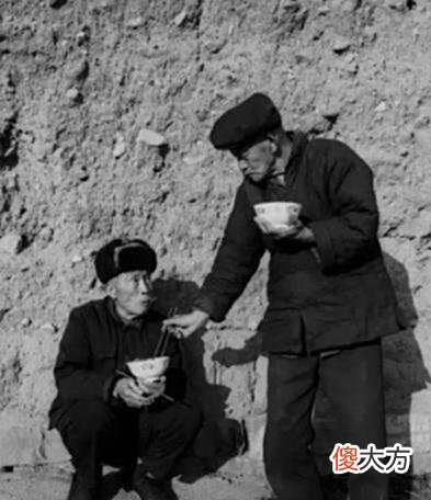 【历史故事】老照片：以前河南农村是这样吃饭的，和现在有很大的区别