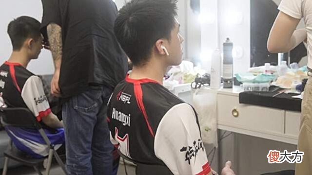 【游戏世界】永劫无间男模队实锤!颜值天花板获官方认证,阿水都没这待遇