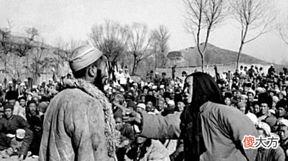 【爱历史】老照片：1950年代打土豪分田实景，贫农翻身当家