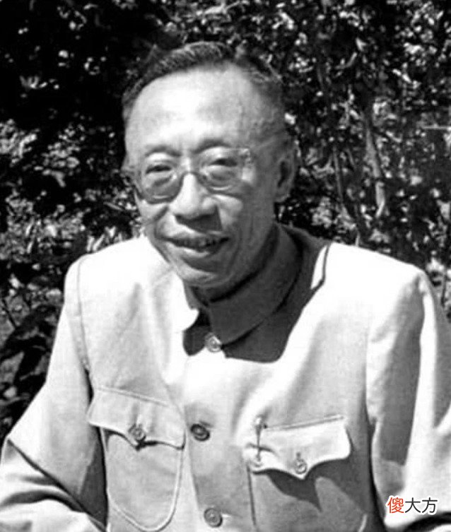 【爱历史】溥仪买票回故宫，指出画像挂错，专家：胡说八道！溥仪：我爹不是光绪！