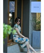 【时尚一点】女人越来越优雅，会穿衣懂搭配是关键，50岁女人这样穿时尚又高级