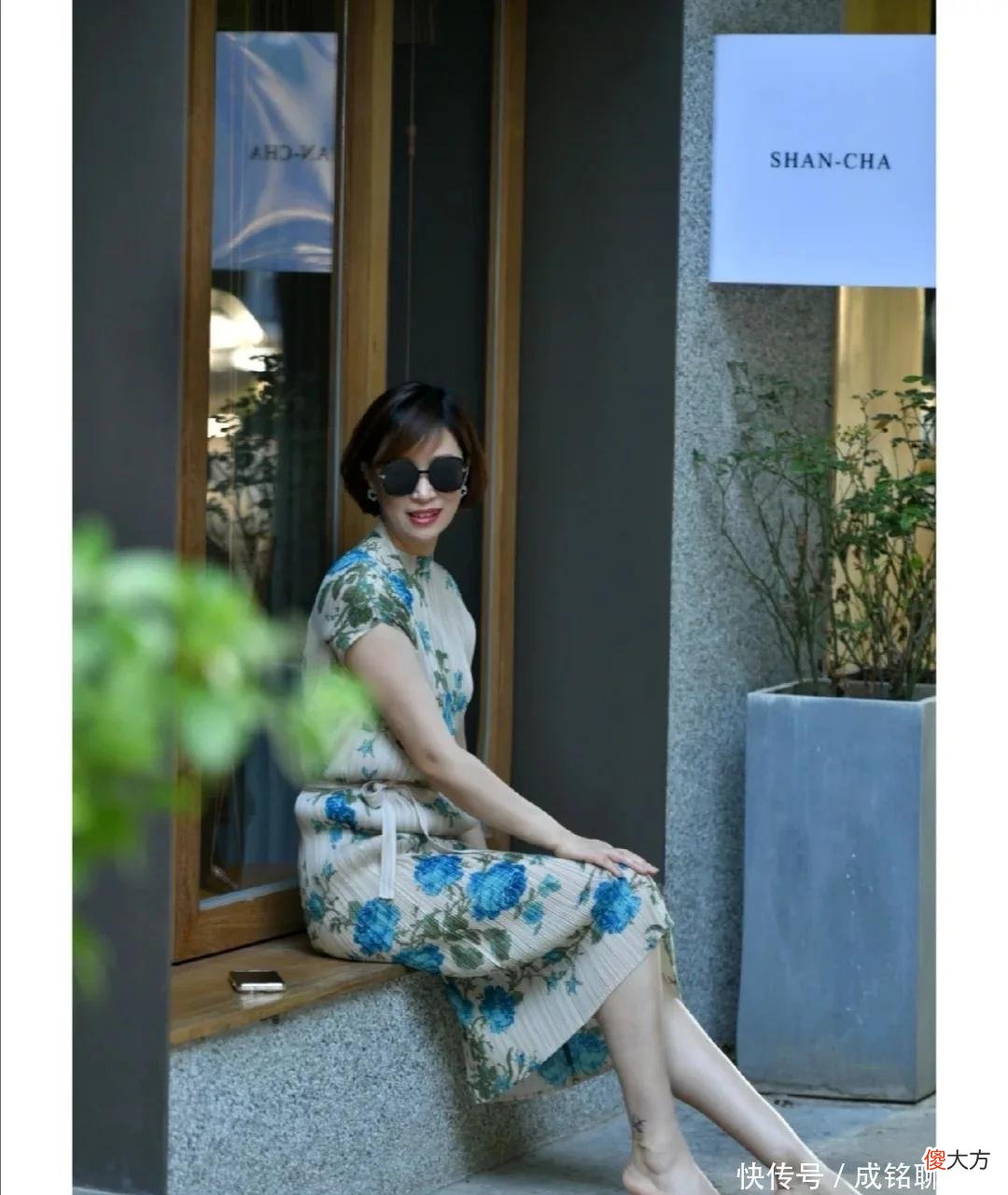 【时尚一点】女人越来越优雅，会穿衣懂搭配是关键，50岁女人这样穿时尚又高级