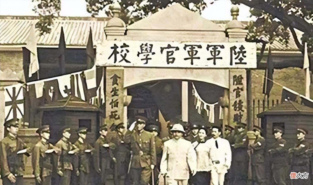【爱历史】黄埔军校毕业生邓枢：一生平平无奇，生下一女却是歌坛巨星