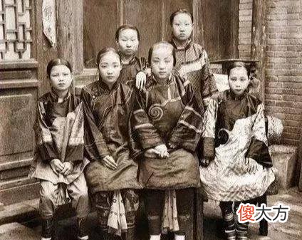 【爱历史】清朝的妃子为何留下的照片人人都很丑呢，来了解一下原因
