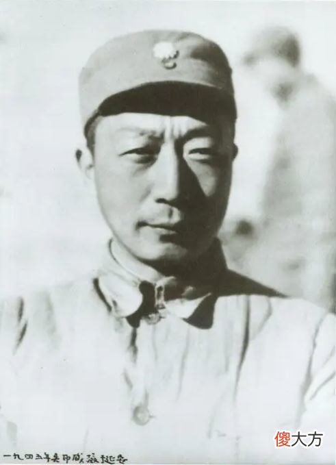 【爱历史】政委成功突围却被撤职，不服杨成武：我比你还早两年参加革命！