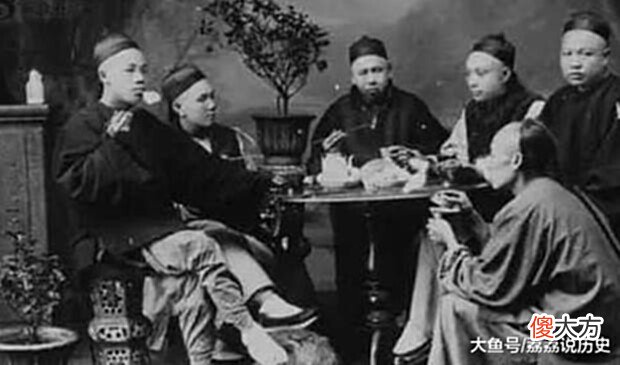 【爱历史】晚清老照片:大户人家的少爷娶幼妾,这年龄看着也太小了吧?