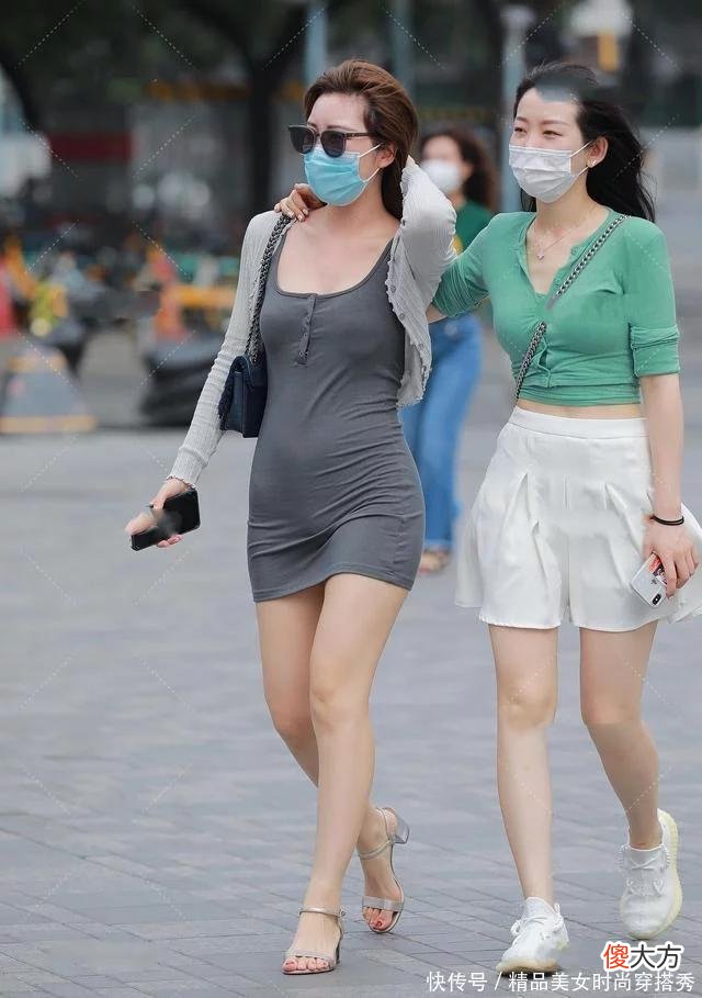 【时尚一点】包臀裙搭配开衫，成熟韵味掩盖不住