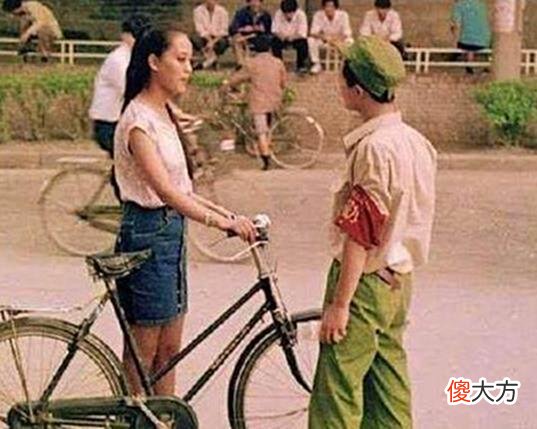 【历史故事】90年代老照片：图1是小康标准，最后一张是崔健！