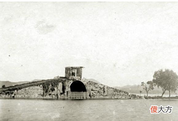 【历史故事】老照片：1897年的杭州，一百多年前的西湖断桥