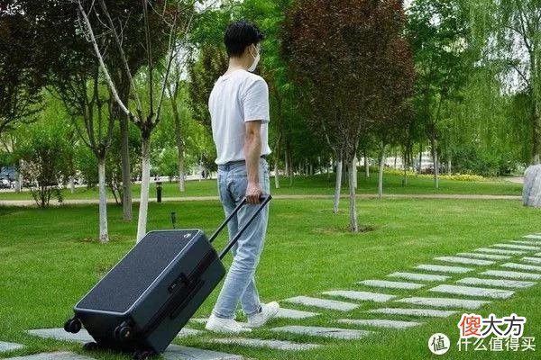 【就爱时尚】老花聊数码 篇八十一:出行必备箱包单品|地平线8号“城市脉搏”登机箱