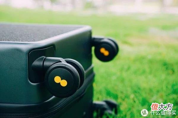 【就爱时尚】老花聊数码 篇八十一:出行必备箱包单品|地平线8号“城市脉搏”登机箱