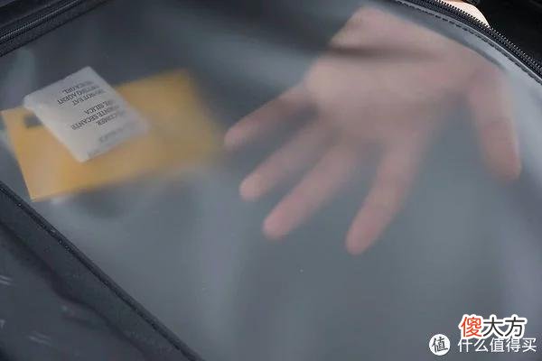 【就爱时尚】老花聊数码 篇八十一:出行必备箱包单品|地平线8号“城市脉搏”登机箱