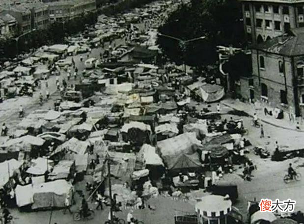 【历史故事】70年代老照片：图2生活苦却很满足，最后一张满满的幸福感