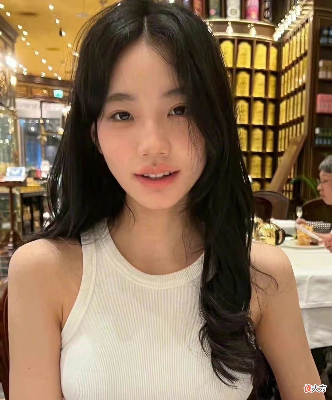 【时尚一点】小s二女儿罕见现身大变样！身材比大姐还好，穿紧身衣颜值更高了