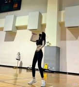 【时尚一点】小s二女儿罕见现身大变样！身材比大姐还好，穿紧身衣颜值更高了