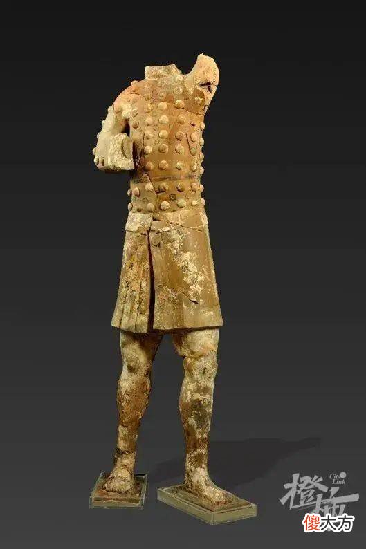 【爱历史】秦始皇陵俑坑惊现做瑜伽的兵马俑，赶紧来看看