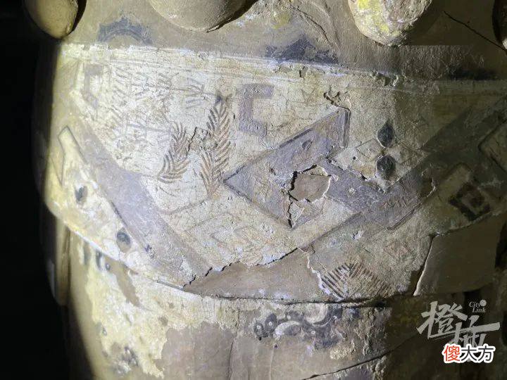 【爱历史】秦始皇陵俑坑惊现做瑜伽的兵马俑，赶紧来看看