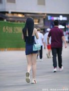 【时尚一点】蓝色吊脖露背短裙，吊脖镶白边，不仅显干净整洁，而且醒目吸睛