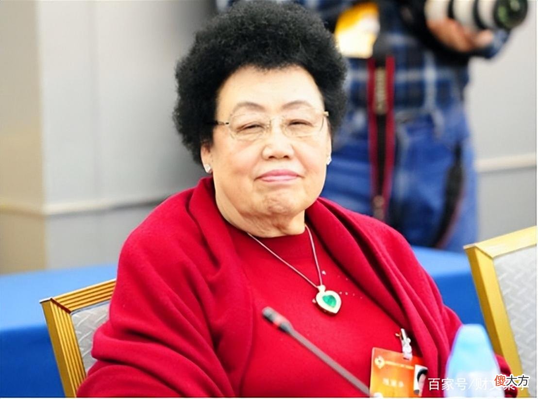 【爱历史】“慈禧后人”陈丽华，拥有北京内环一条街，全家都要等她才吃饭
