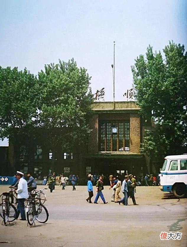 【历史故事】老照片：1983年的抚顺，当年浑河之上繁荣的煤都