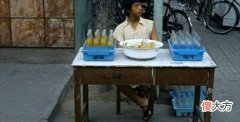 【爱历史】1974年的北京老照片：购物的供销社，没有雾霾的天空，宽敞的街道