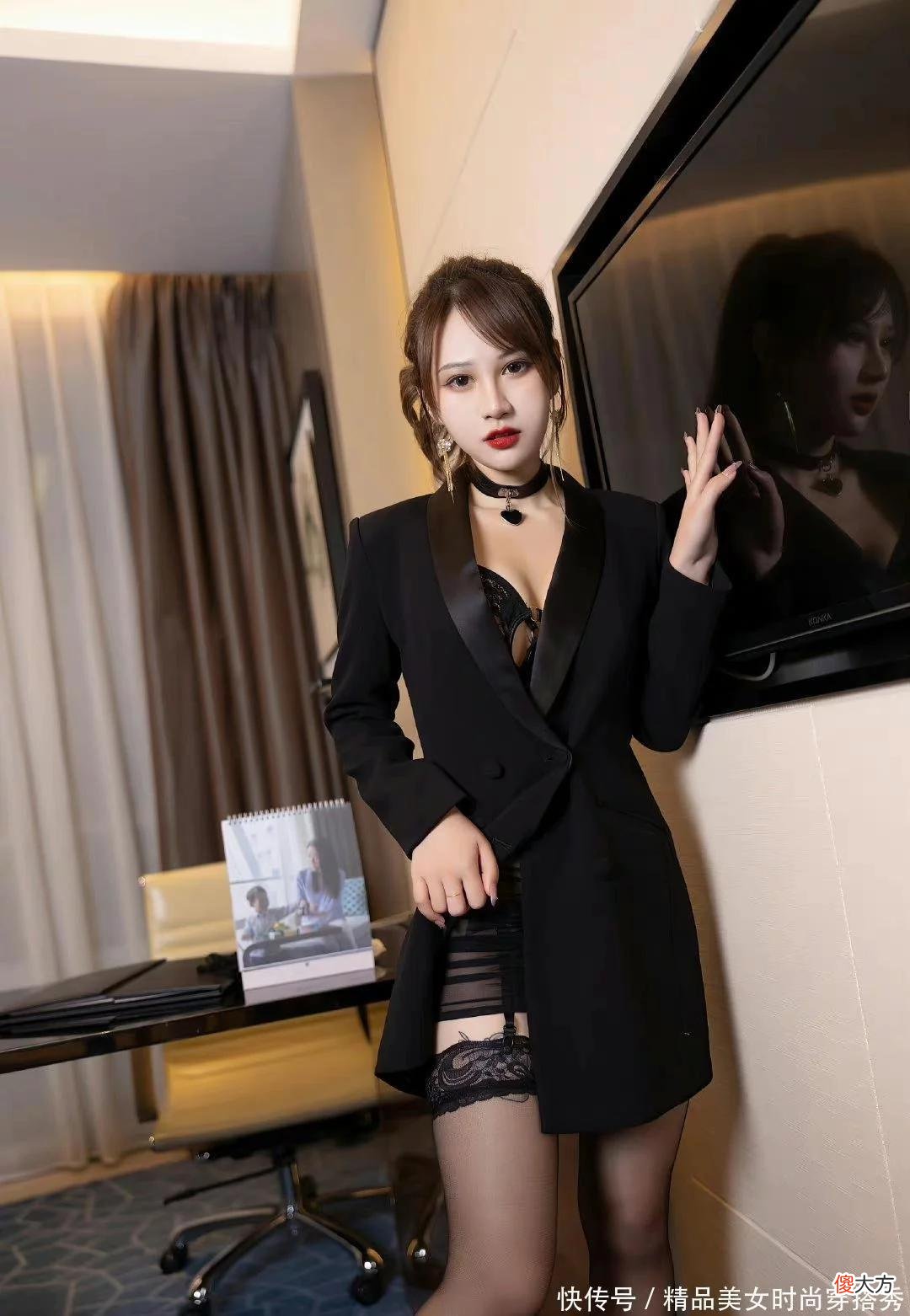 【时尚一点】一身黑色打扮的小姐姐真美，肤如凝脂、唇如樱红、眸如繁星，性感又迷人！
