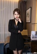 【时尚一点】一身黑色打扮的小姐姐真美，肤如凝脂、唇如樱红、眸如繁星，性感又迷人！
