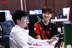 【游戏世界】FPX爆冷击败JDG，Summit首秀出奇效，网友：不愧是Theshy的好友