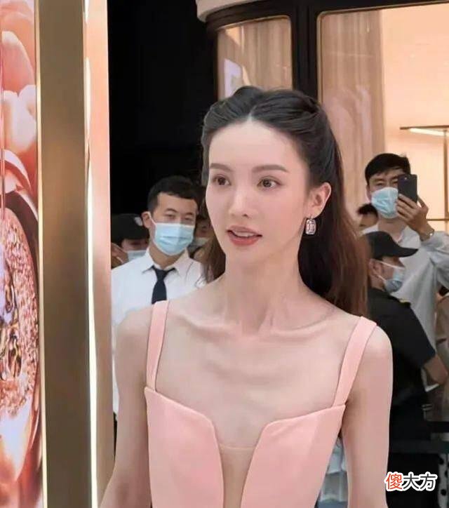 【就爱时尚】瘦的只剩“皮包骨”真好看吗？为了在银幕上好看，真的不值！