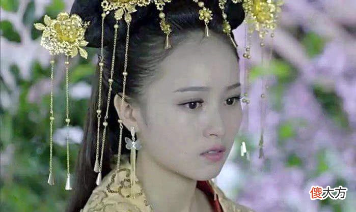 【爱历史】俘虏重新当上皇后，新皇帝问：我和你前任比如何？她的回答很露骨