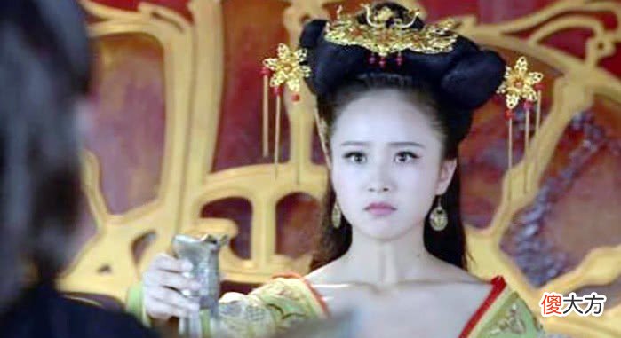 【爱历史】俘虏重新当上皇后，新皇帝问：我和你前任比如何？她的回答很露骨
