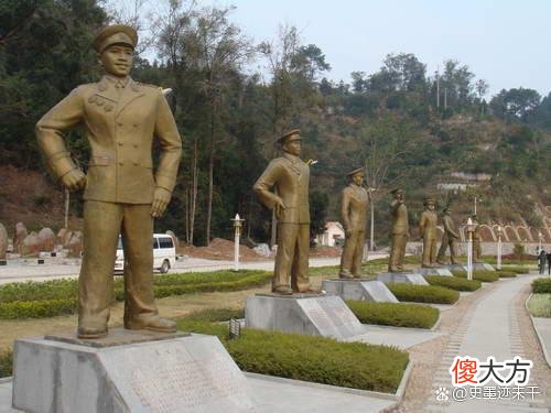 【爱历史】1950年，胡志明见到韦国清，埋怨中国军事顾问团太能吃