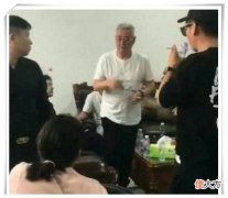 【时尚一点】t恤配裙子，青春优雅，搭配白鞋显得足够青春感增加