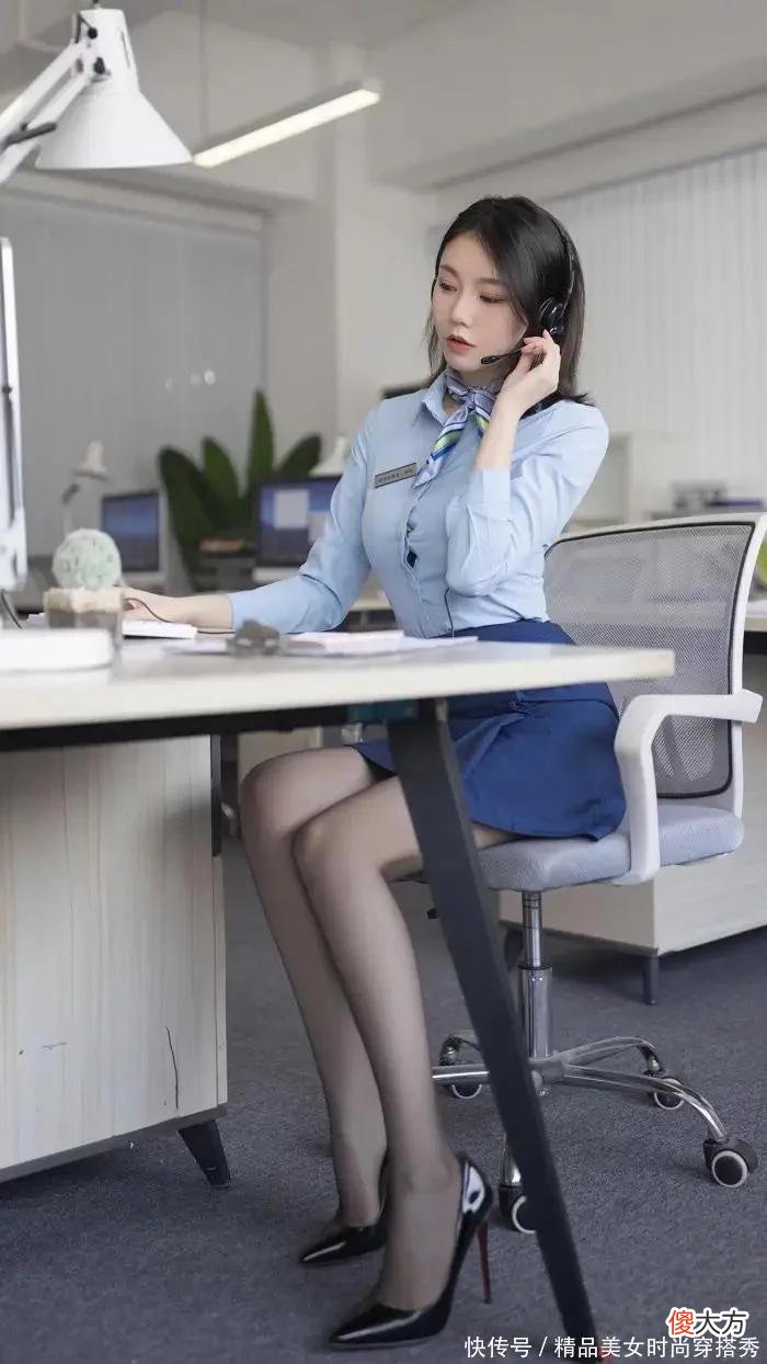【时尚一点】衬衣陪短裙，清爽又干练，漂亮又优雅，再搭配一双黑色高跟鞋，气质也是妥妥滴好