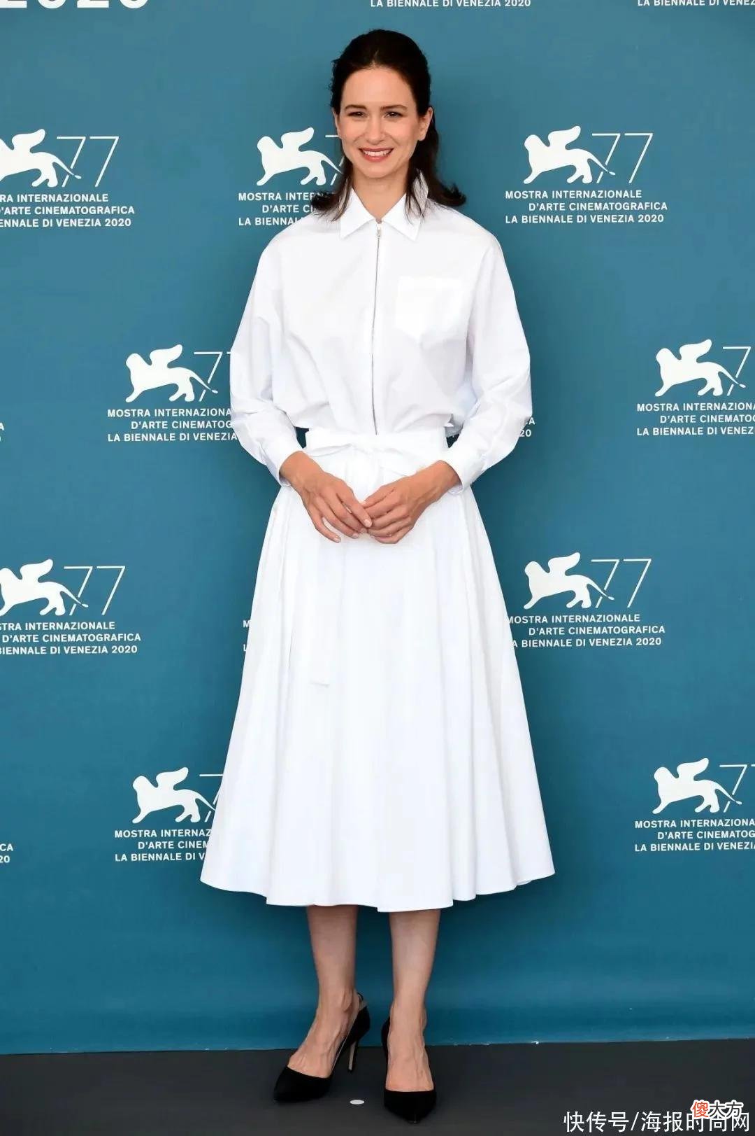 【就爱时尚】不管潮流怎么兜兜转转，那些“高智感”的女人们还是更爱这条裙子