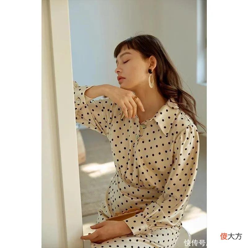 【就爱时尚】不管潮流怎么兜兜转转，那些“高智感”的女人们还是更爱这条裙子