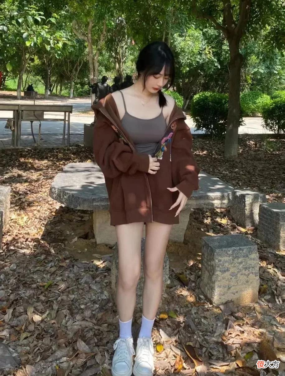 【时尚一点】SNKR Girls送鞋丨纯欲穿搭百看不腻，热辣身材的球鞋女孩把你拿捏了吗？6.27-7.03