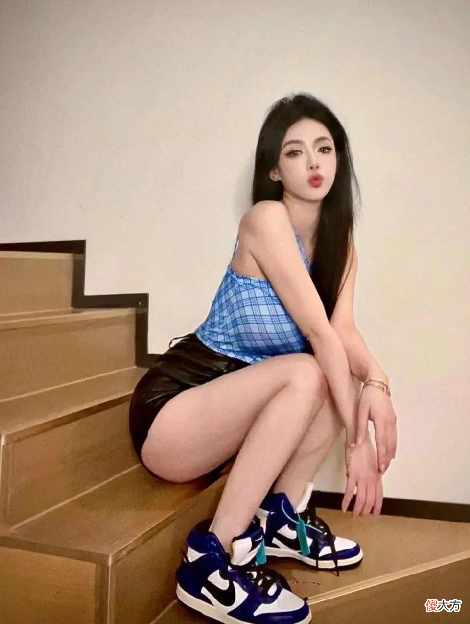 【时尚一点】SNKR Girls送鞋丨纯欲穿搭百看不腻，热辣身材的球鞋女孩把你拿捏了吗？6.27-7.03
