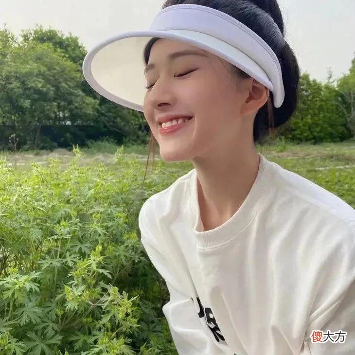 【时尚一点】下周穿什么 | 女明星们的降温神器，可续命