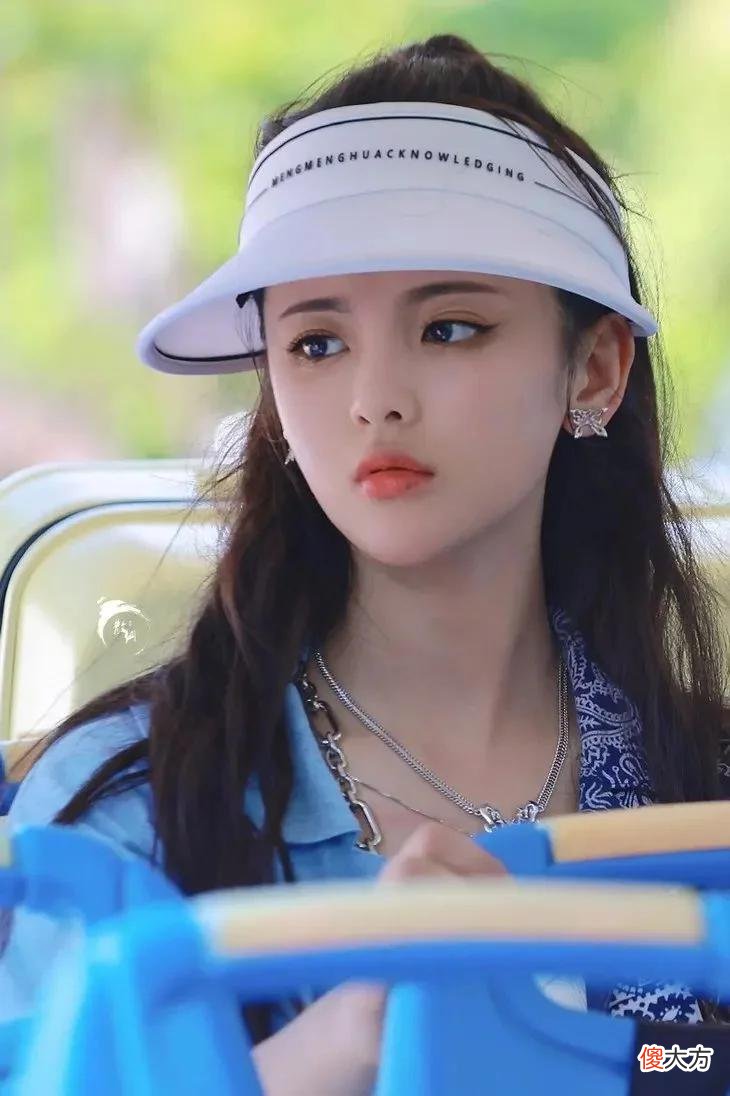 【时尚一点】下周穿什么 | 女明星们的降温神器，可续命