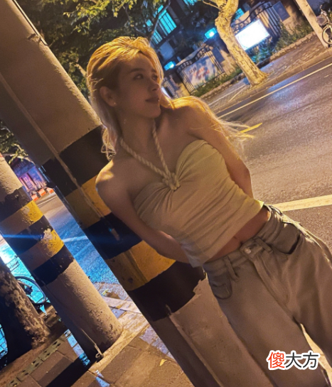 【游戏世界】LOL晚报：司马老贼惨遭队友打退役？Rita魔鬼身材大秀锁骨