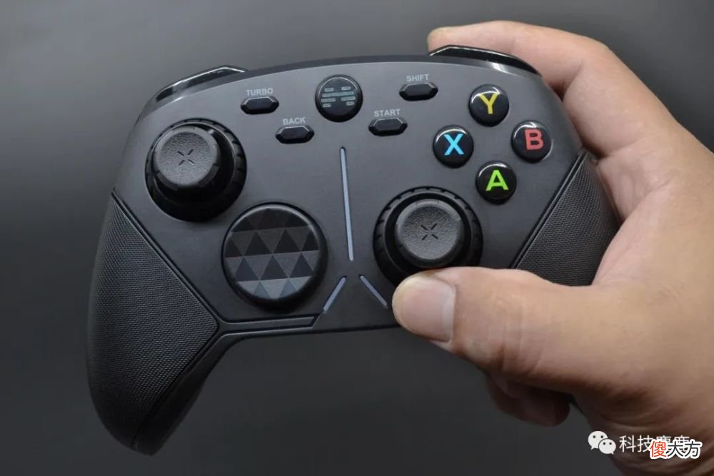 【游戏世界】新瓶老酒玩味十足 北通阿修罗3S游戏手柄