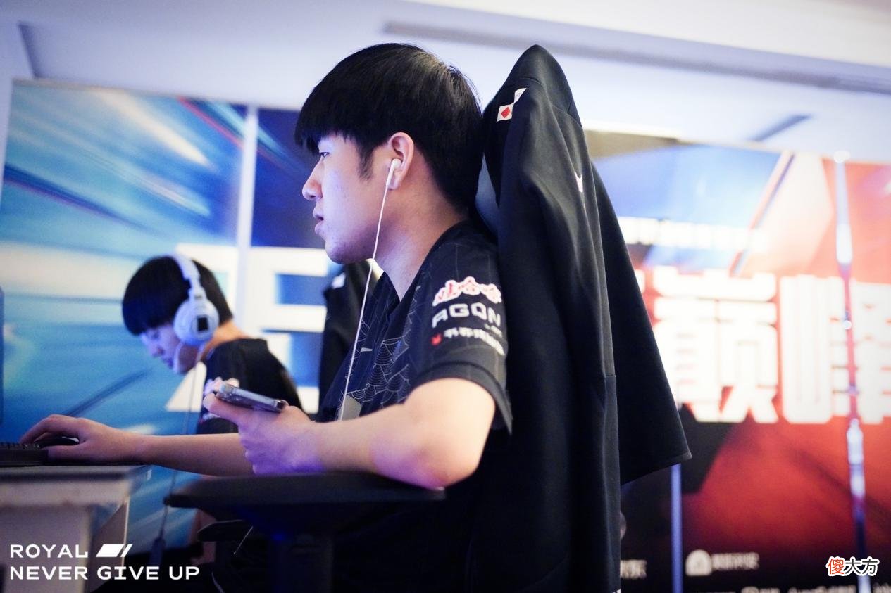 【游戏迷】清辉夜凝瞬间清屏，Gala打出最速5杀，网友：常规赛能不开挂吗？