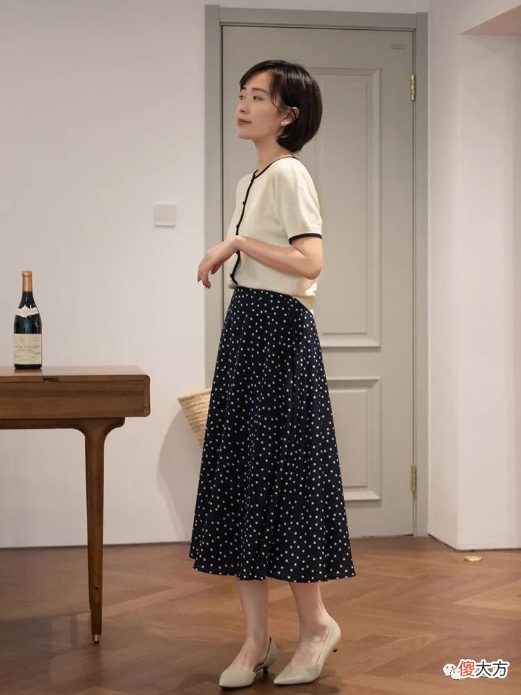 【时尚一点】穿衣懂配色太重要了，夏天试试这些配色方式，简约日常还不挑肤色