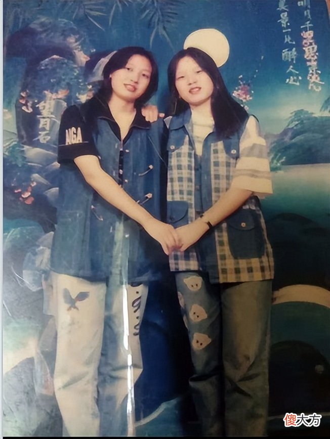 【就爱时尚】老照片，上世纪九十年代靓丽闺蜜合影，时尚又漂亮