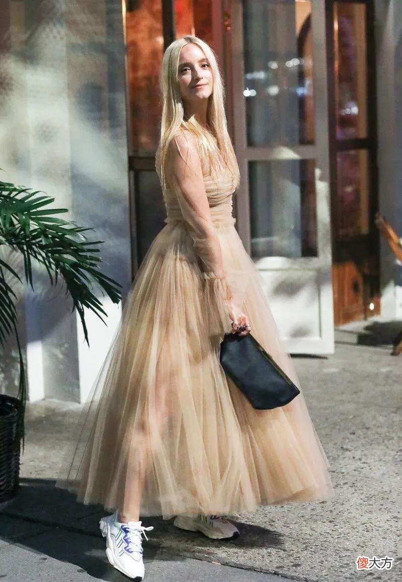 【时尚一点】仙女裙＋运动鞋才是本季最in的组合，让时髦精们欲罢不能