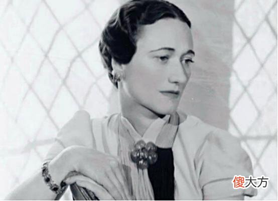 【历史故事】英女王伯父退位真相：爱得太卑微，为辛普森弃江山，却无人送终