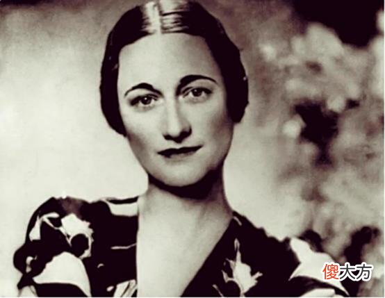 【历史故事】英女王伯父退位真相：爱得太卑微，为辛普森弃江山，却无人送终